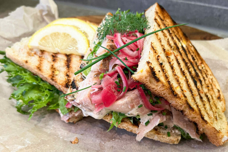 1_Jaguarkocken-roding_IMG_0927_tonad_webb-scaled-2560×1280 Bild på smörgåsar